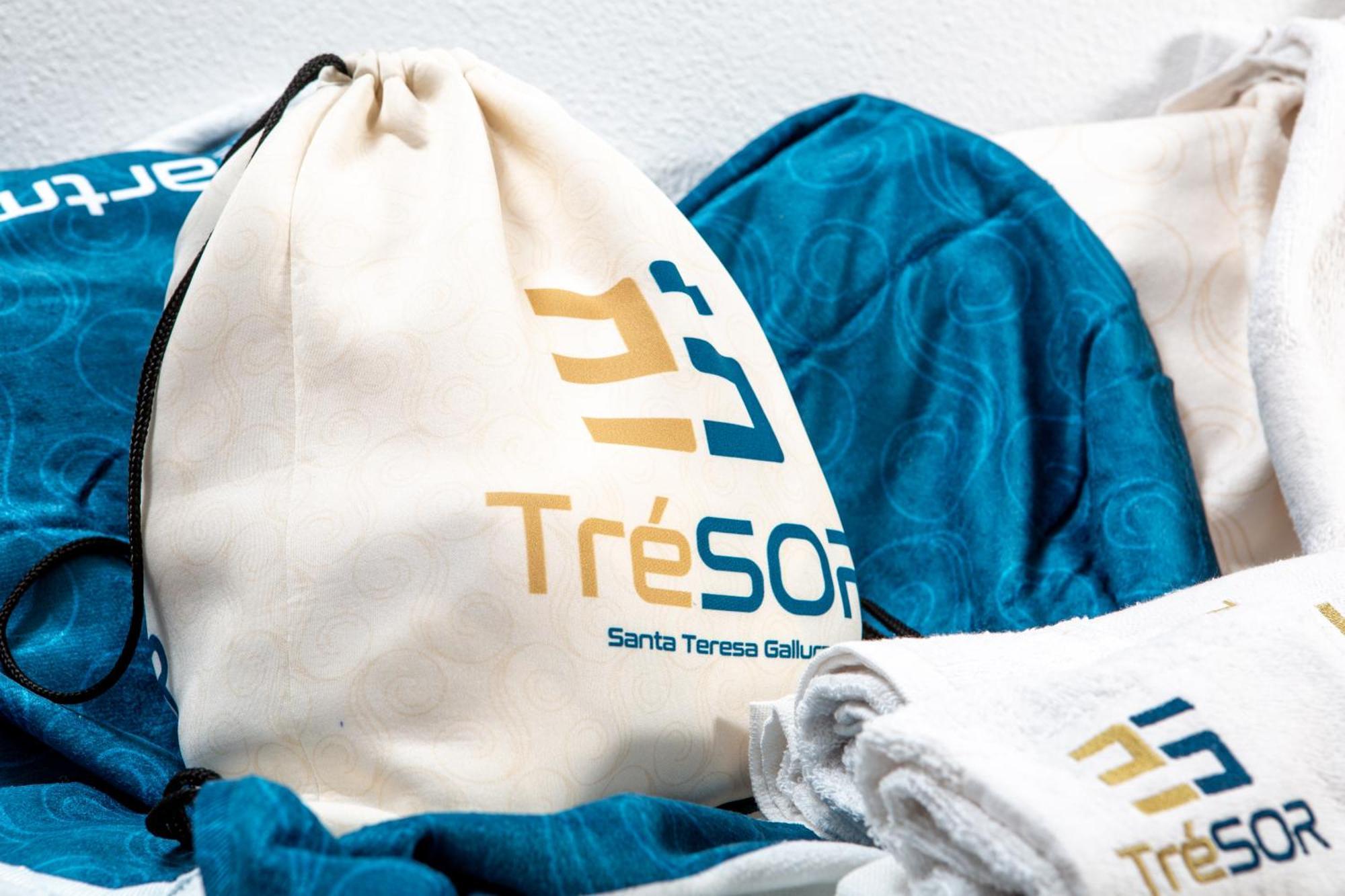 ホテル Tresor サンタ・テレーザ・ガッルーラ エクステリア 写真